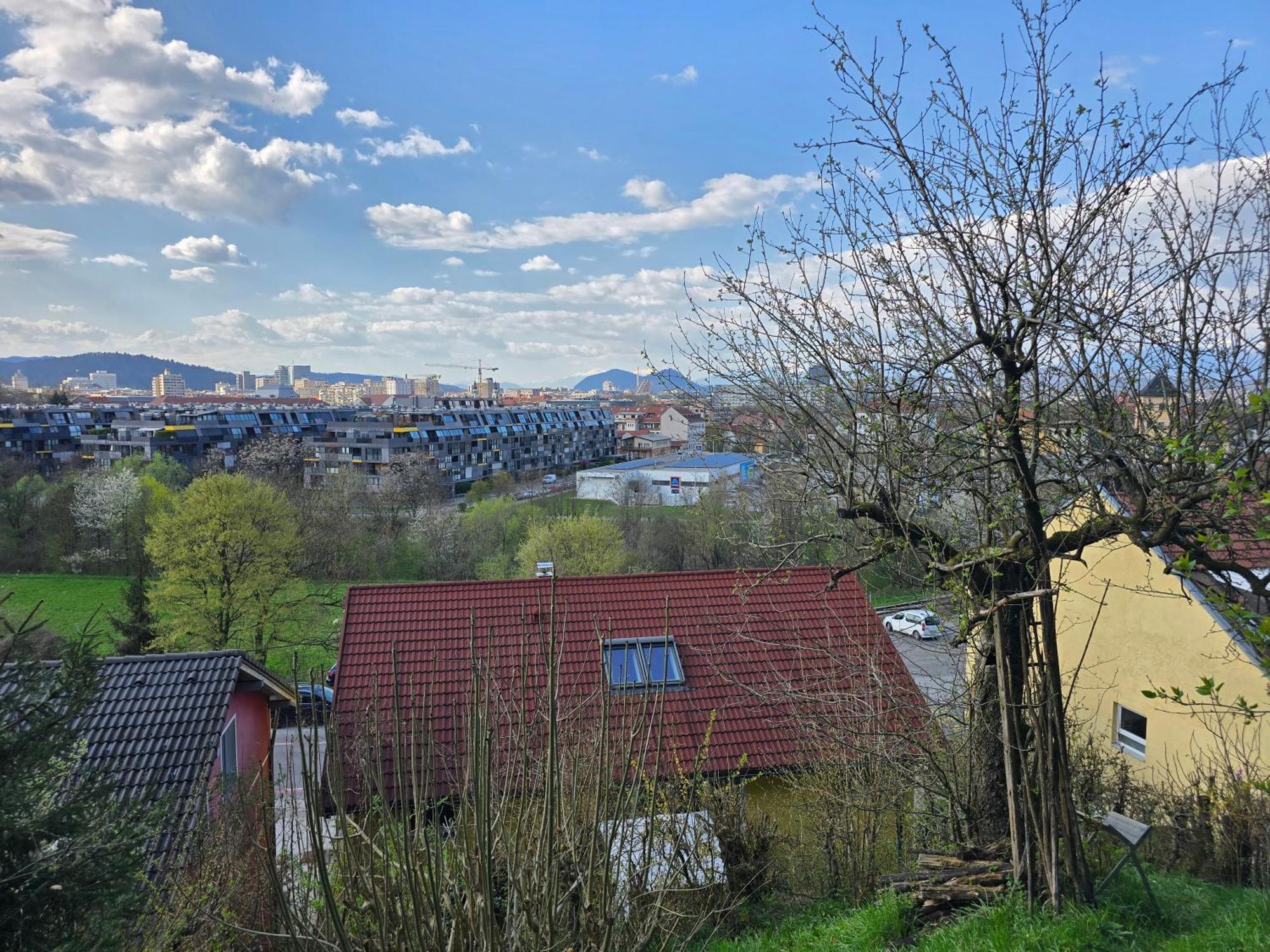 Hisa Pod Gozdom