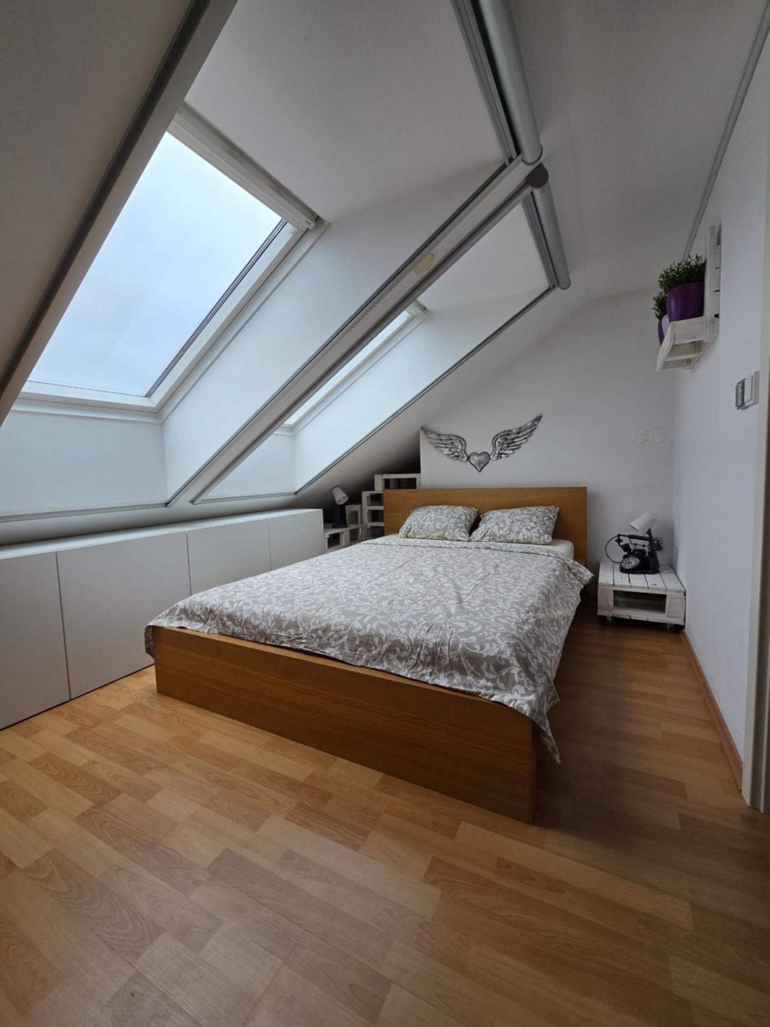 Hisa Pod Gozdom * Ljubljana